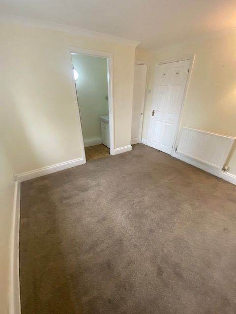 Large single room £550 a month all bills included 4 & 1/2 miles from Exeter,beautiful quiet location