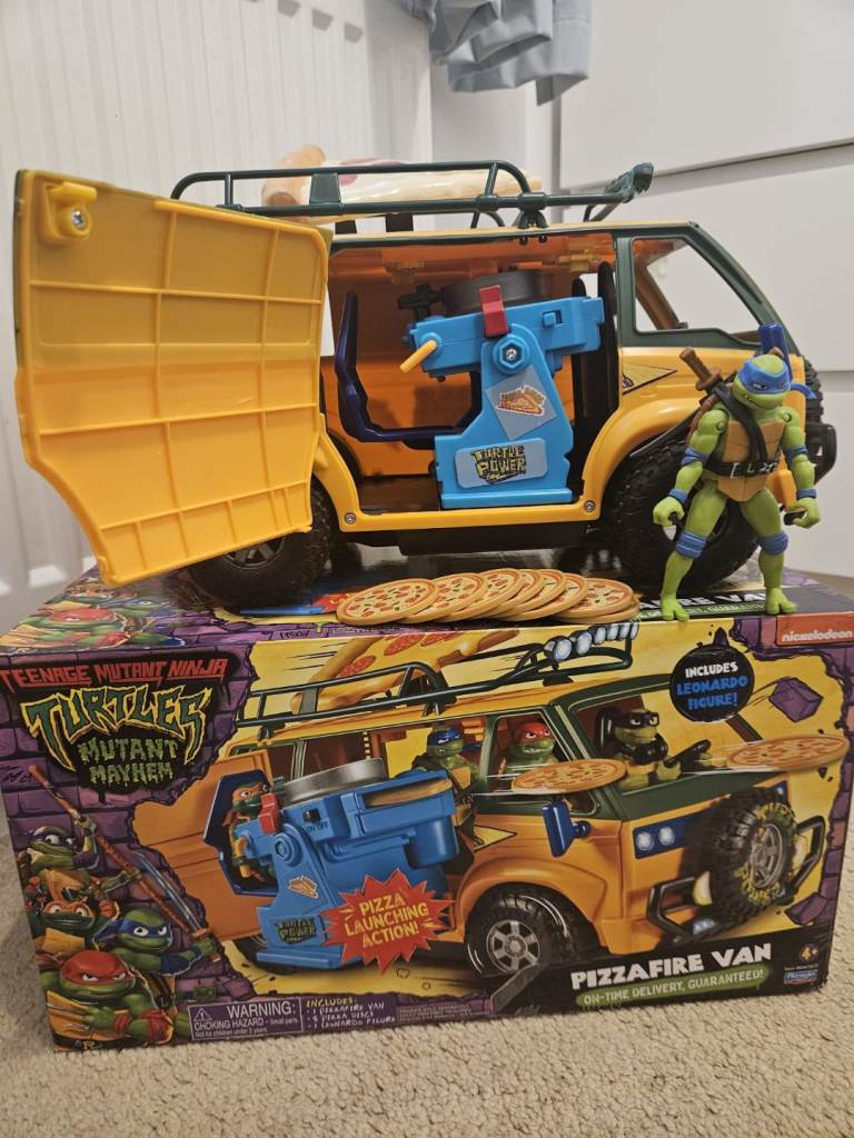 Ninja turtle pizza shooting van 