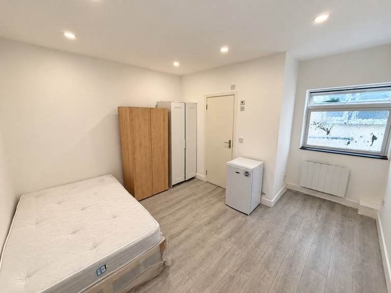 BENEFITS ACCEPTED - Studio Flat Available in Chingford Waltham-Forest E4