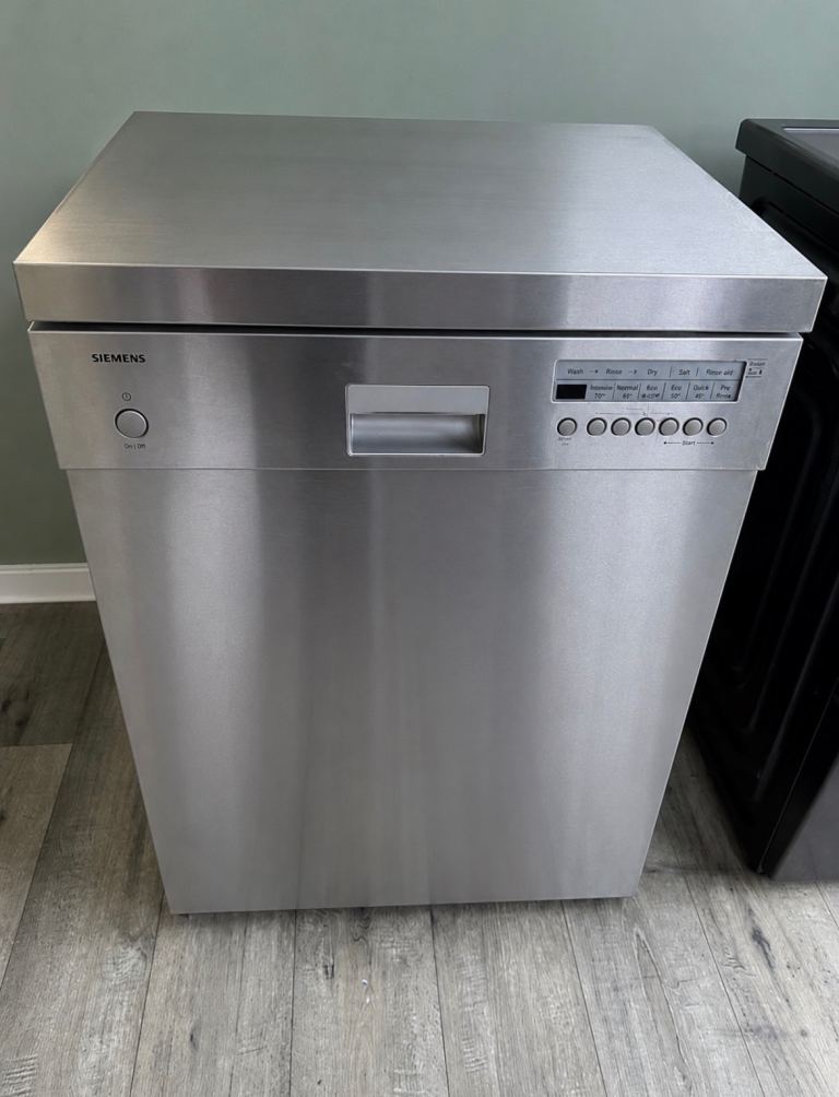 Siemens stainless steel dishwasher, tested and working, collection only