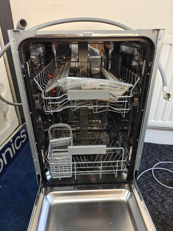 Hotpoint HSICIH 4798 BI UK Integrated Dishwasher – Used Only 1 Month