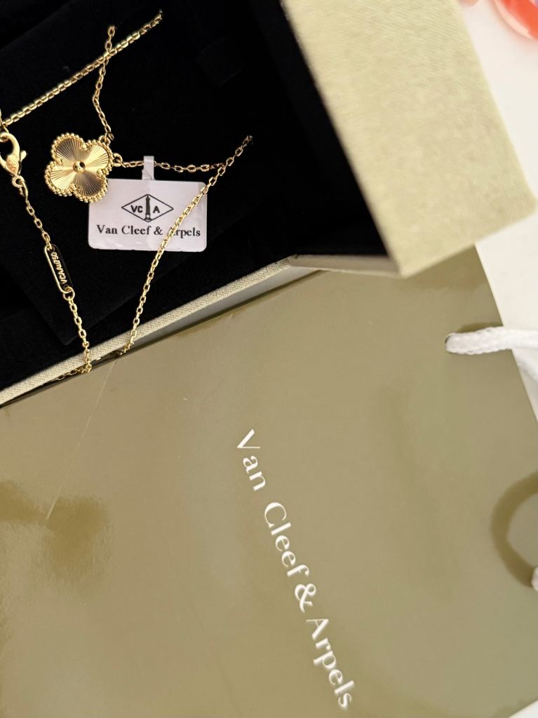image for Van cleef Gold clover necklace