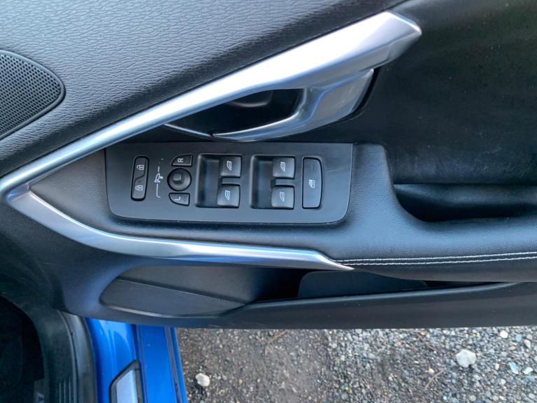 2016 Volvo V40 D2 [120] R DESIGN Nav Plus 5dr HATCHBACK DIESEL Manual