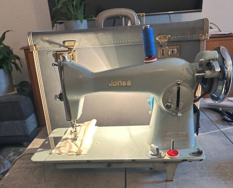 Vintage Jones heavy duty sewing machine 
