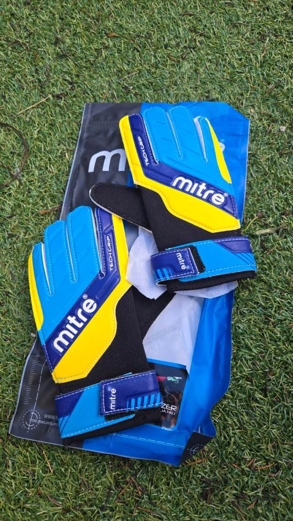Mitre Magnetite Goalkeeper Gloves. Brand new Size 4