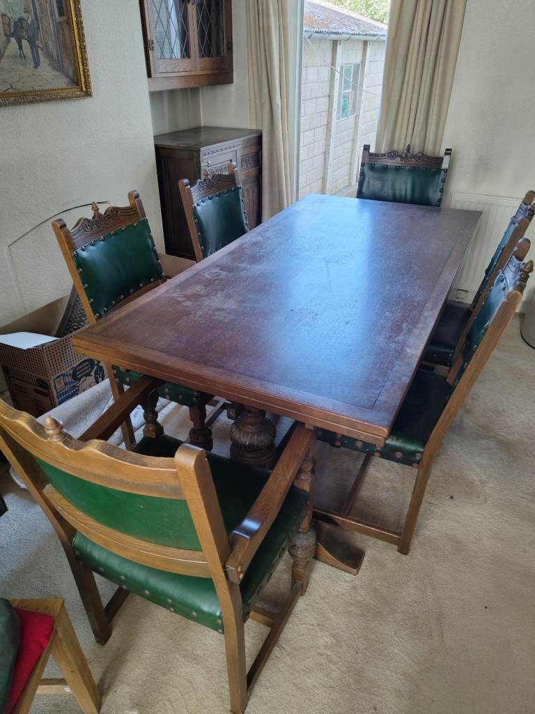 Solid oak expandable table with 6 chairs 