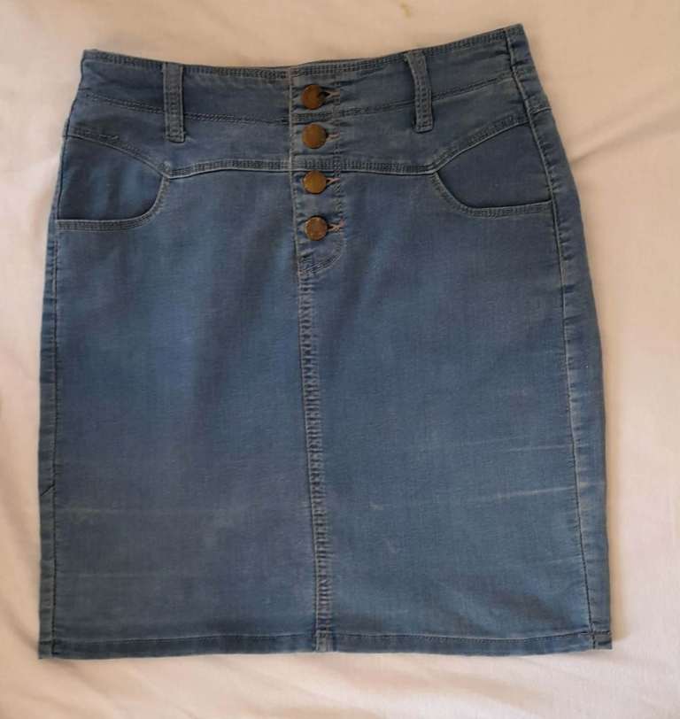Size 10 stretchy denim skirt