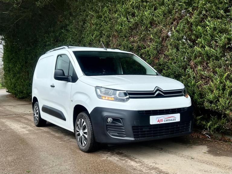 **Citroen BERLINGO Van 2019 FULL MOT**