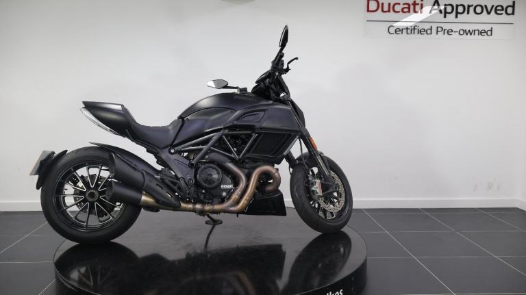 DUCATI DIAVEL - 2017 - 3875 MILES