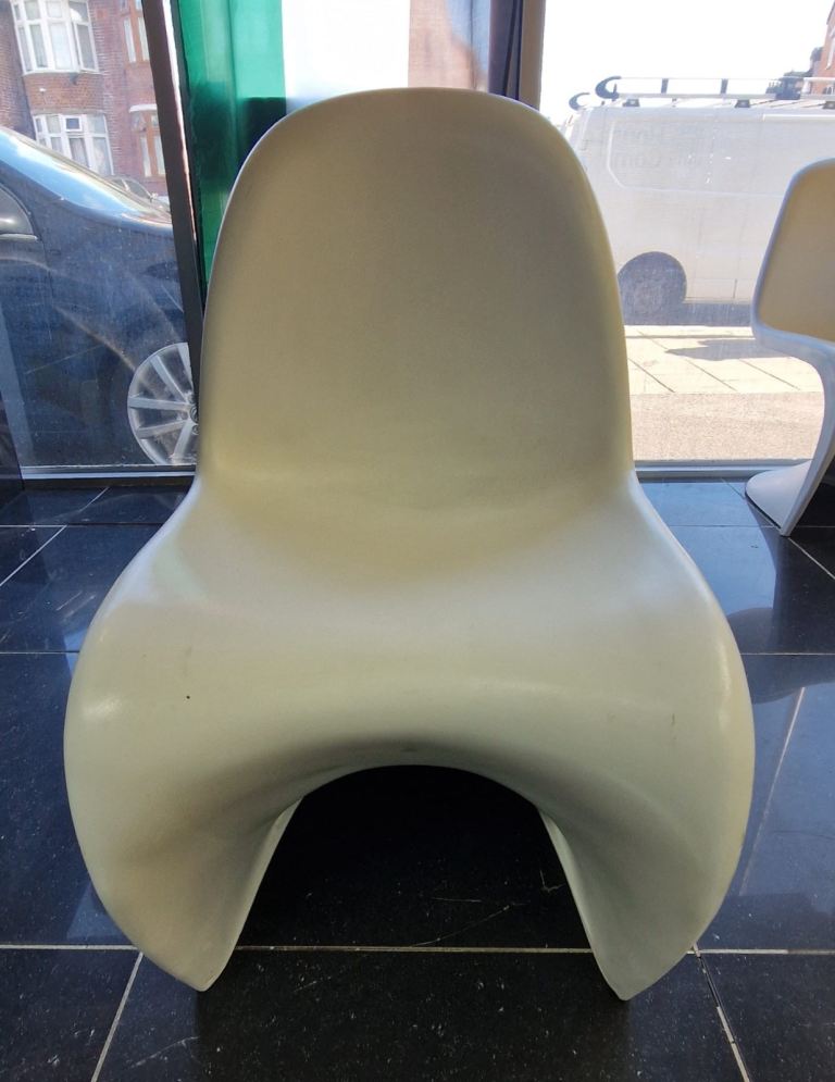 6 White Plastic S-Shape Chairs -  Good Condition