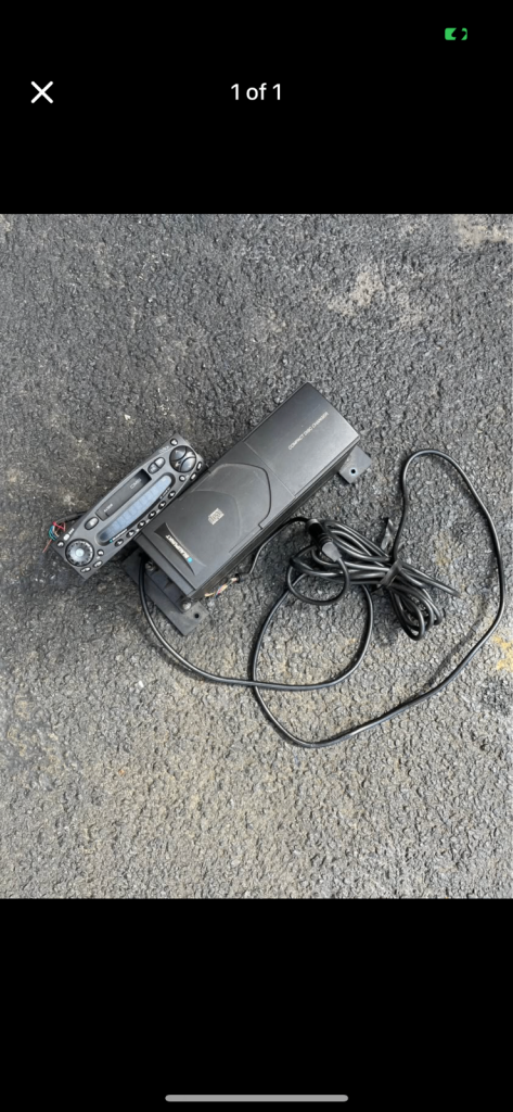 BLAUPUNKT RADIO CASSETTE AND CD CHANGER