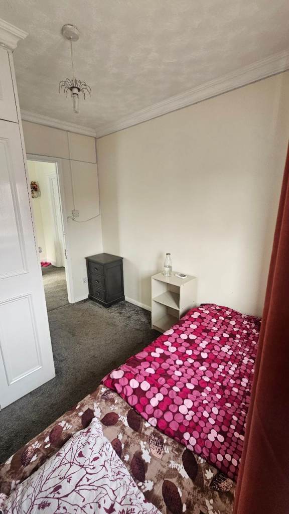 A single room available to rent in private House 