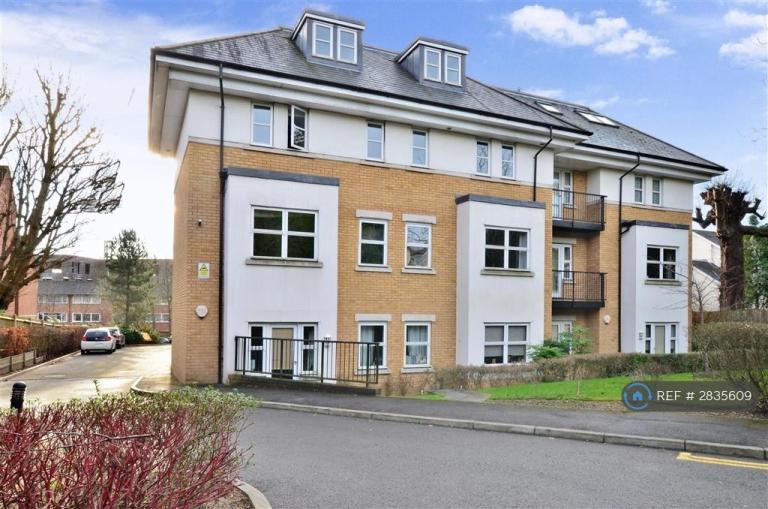 2 bedroom flat in Linkfield Lane, Redhill, RH1 (2 bed) (#2835609)