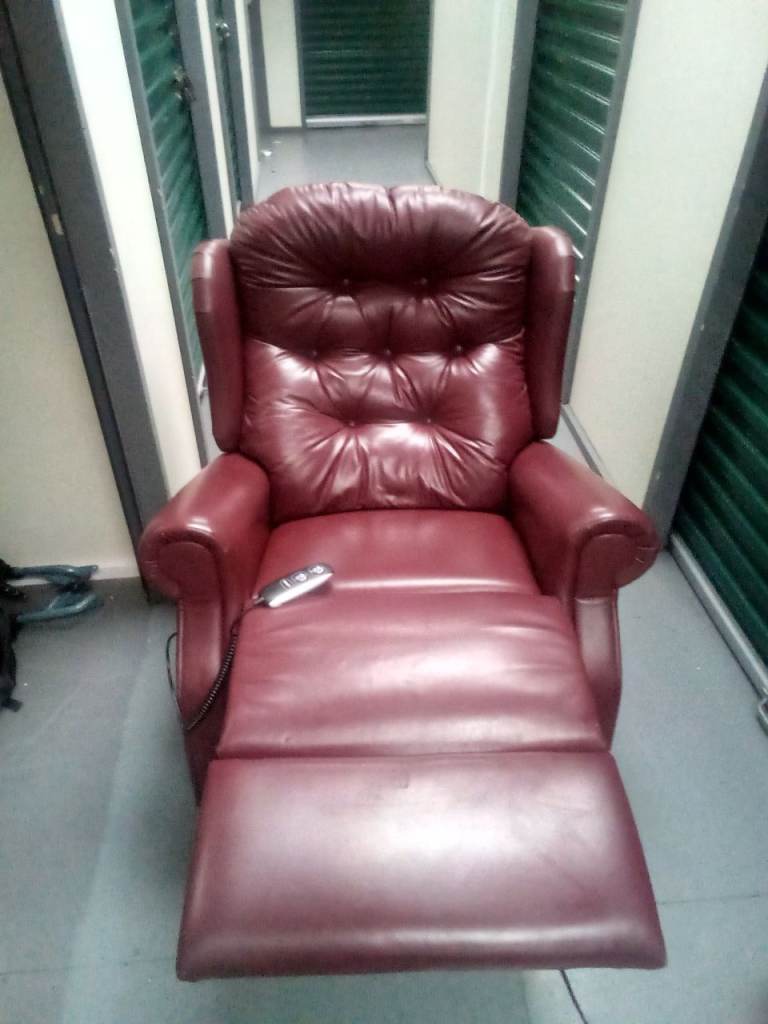 Luxury Leather Riser/Recliner Chair (Burgundy). Twin motor. Woburn design.