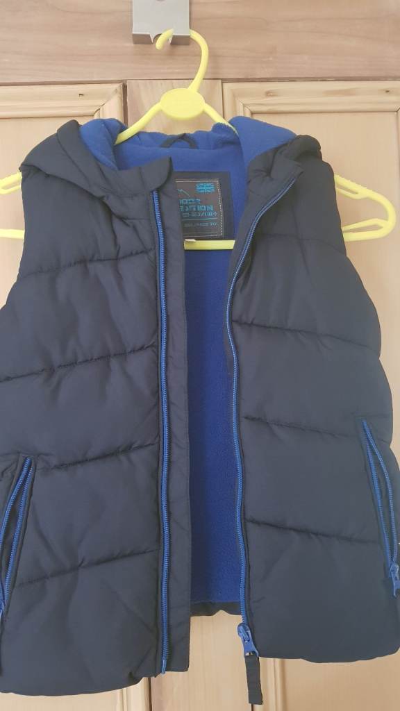 Padded gilet  with hood 5y