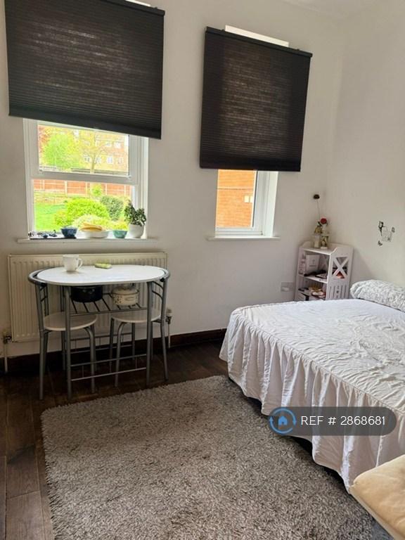 1 bedroom in Mapesbury Road, London, NW2 (#2868681)