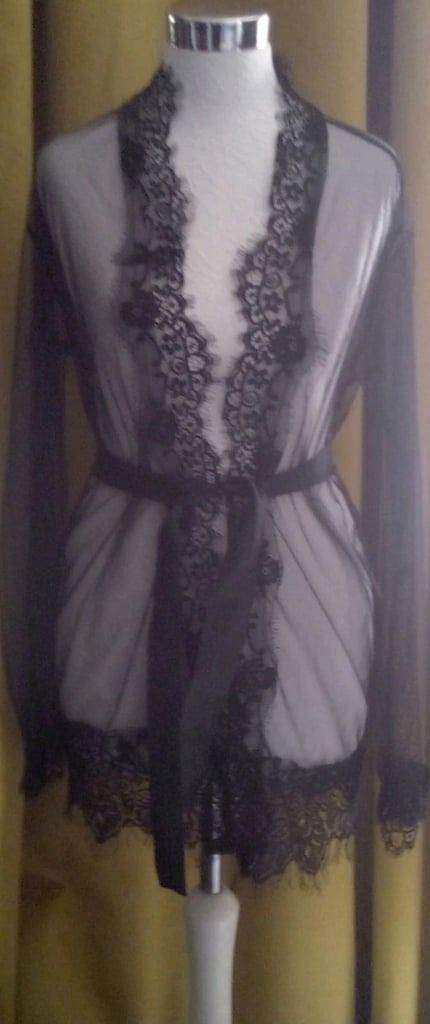 New Black Sheer Scalloped Lace Trim Short Kimono Robe with Satin Tie Belt-One Size.POST OR COLLECT!