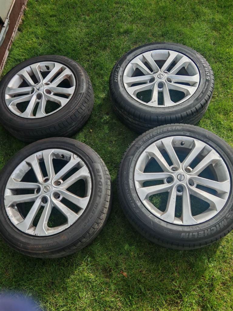 Nissan juke original wheels 5x114.3 full set 215/55/R17
