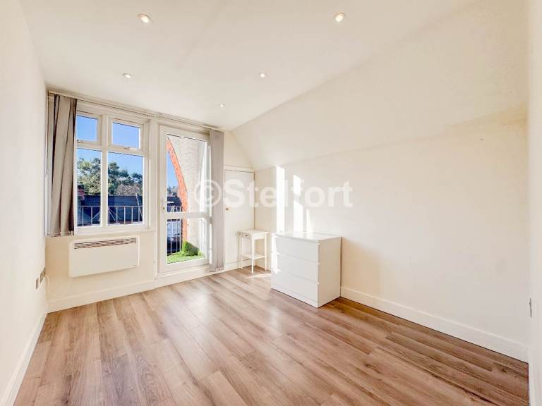 2 bedroom flat in Archway Road, London, N6