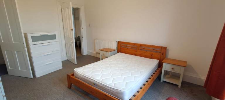 3/2 79 Roslea Drive, Dennistoun