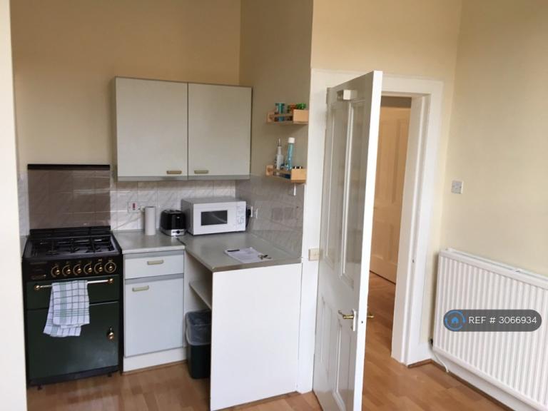 2 bedroom flat in London Road, Edinburgh, EH7 (2 bed) (#3066934)