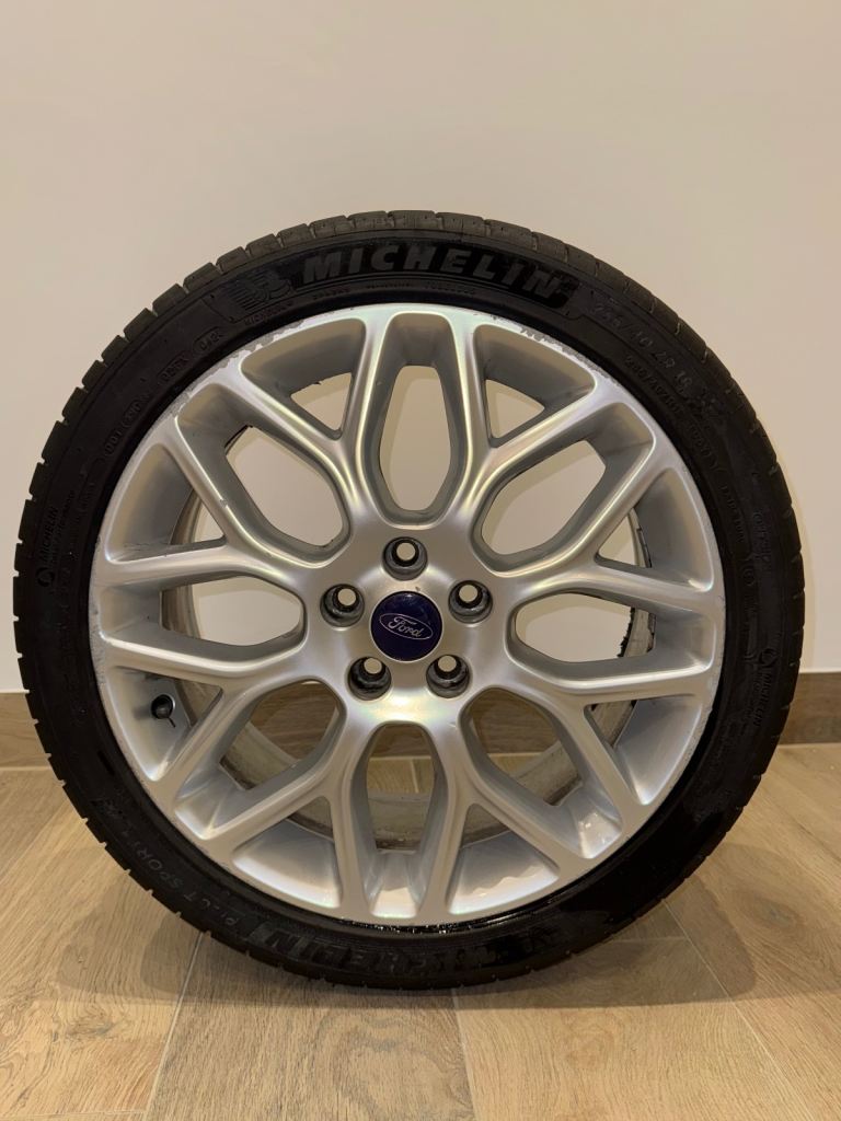 Ford Focus ST-Line 17” Alloys Wheels & Michelin Pilot Sport 4 Tyres 235/40 R18 95Y XL