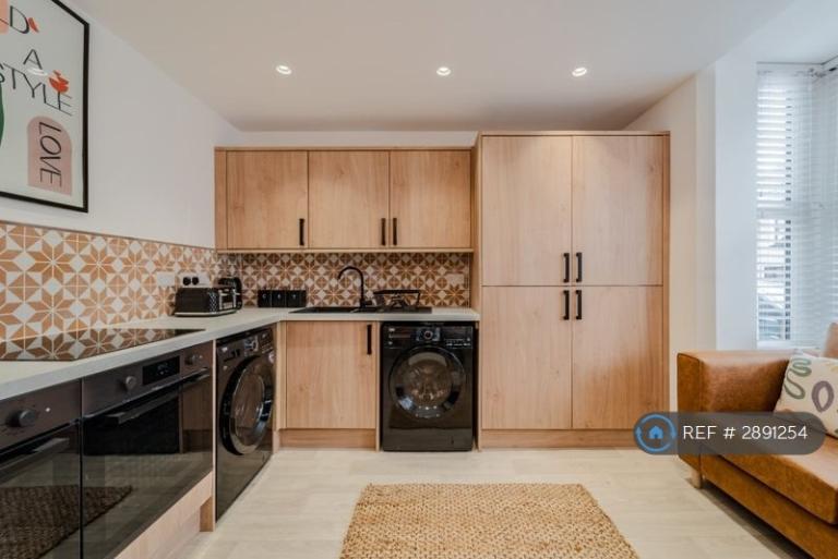 1 bedroom in Charlotte Street, Rugby, CV21 (#2891254)