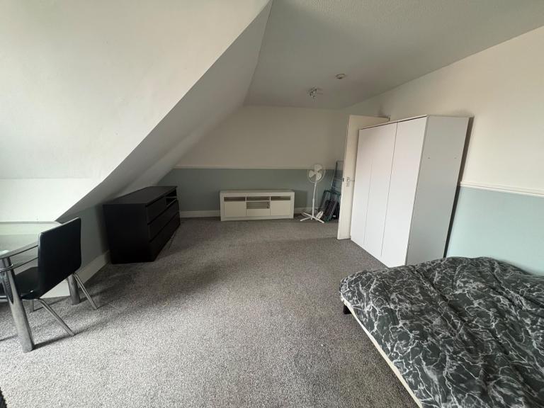 1 Bed Attic Flat in Herne Bay, Kent