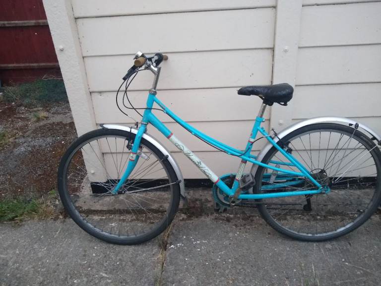 Blue Town Bike with Mudguards – Good Condition