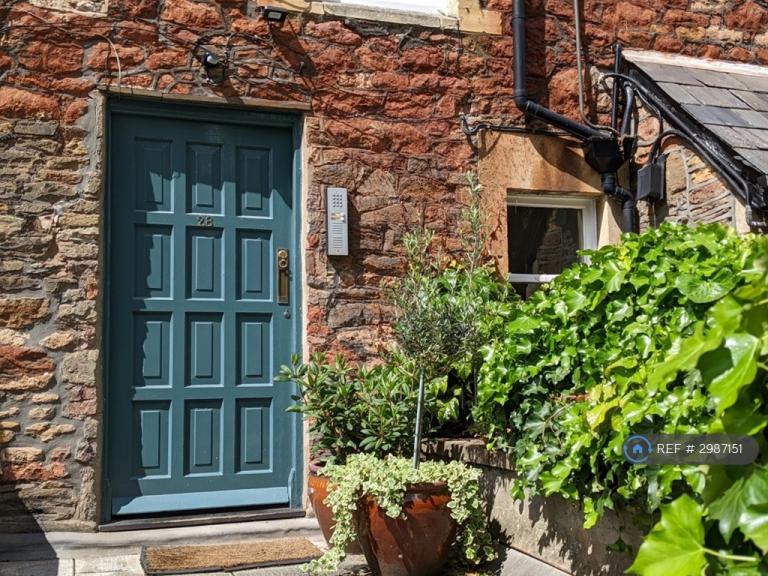 2 bedroom flat in St. Johns Road, Clifton, Bristol, BS8 (2 bed) (#2987151)