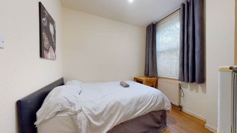 A spacious and bright room to rent in Cricklewood on Anson Road.