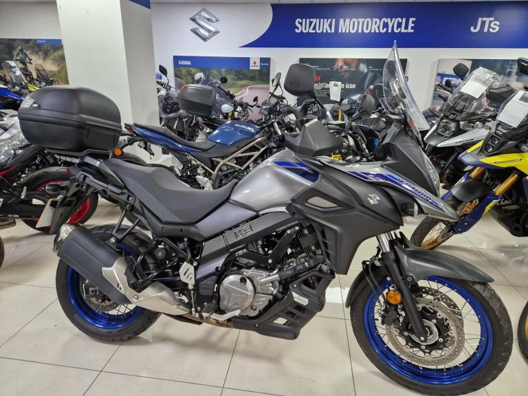 SUZUKI V-STROM 650 XT IN SILVER