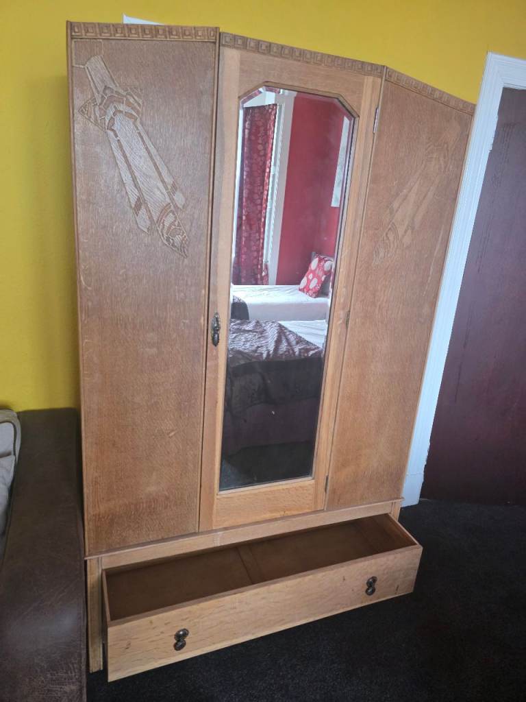 Wardrobe 