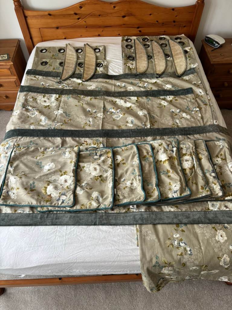 Matching 2.5 pairs lined eyelet curtains, 5 tiebacks, 8 cushions & 3 bed runners