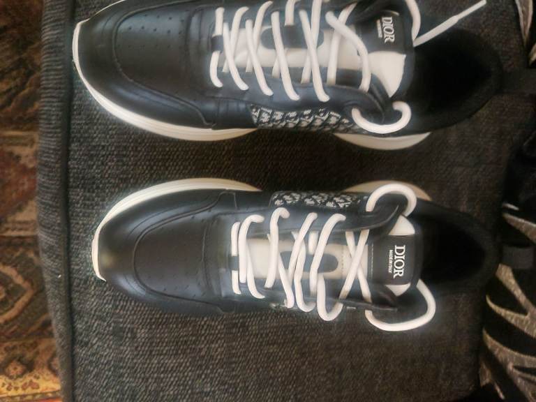 Mans real nice trainers size 8  model CD 