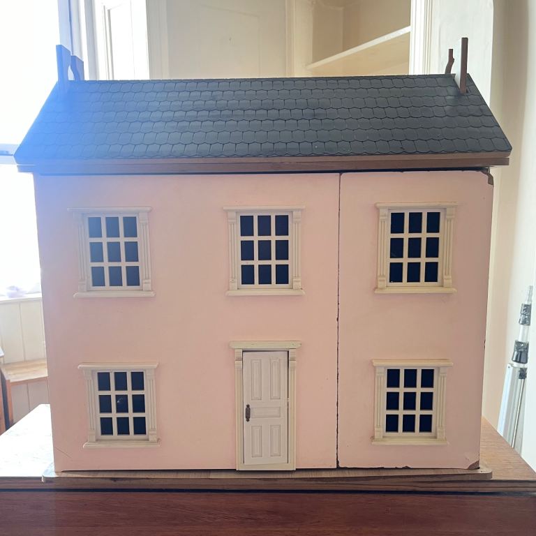 Vintage 80s 90s wooden pink doll house