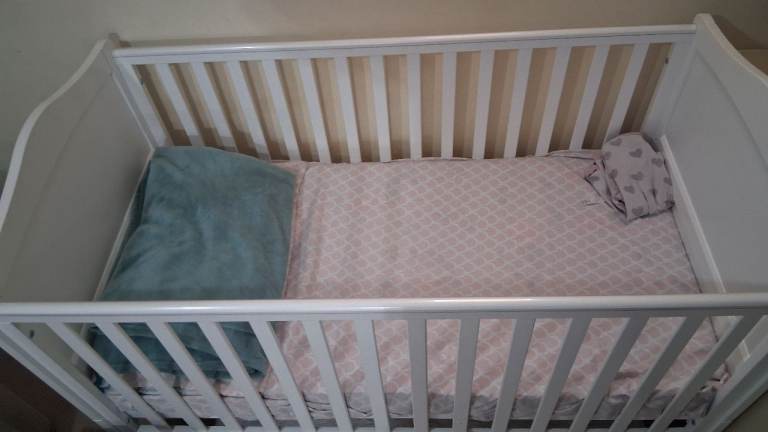Nested Sorrento Cot Bed (White) – Converts to Toddler Bed – Collection Only