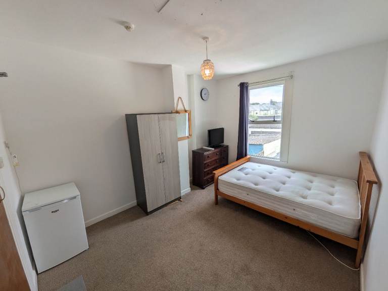 Double Room in shared house PL49JH 