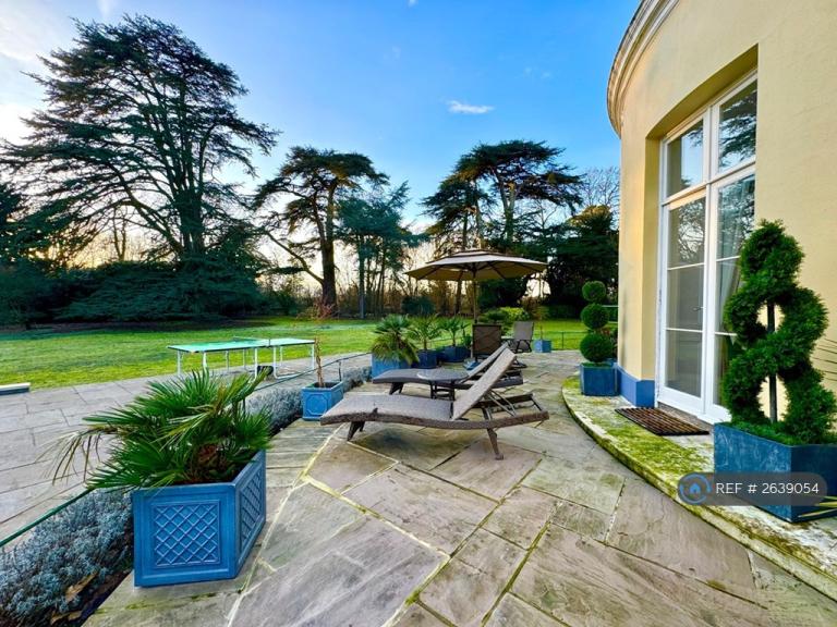 2 bedroom flat in Westhorpe House, Marlow, SL7 (2 bed) (#2639054)