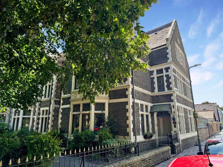 1 bedroom in Cathedral Road, Cardiff, CF11 Book Online - The Rent Guru {861}