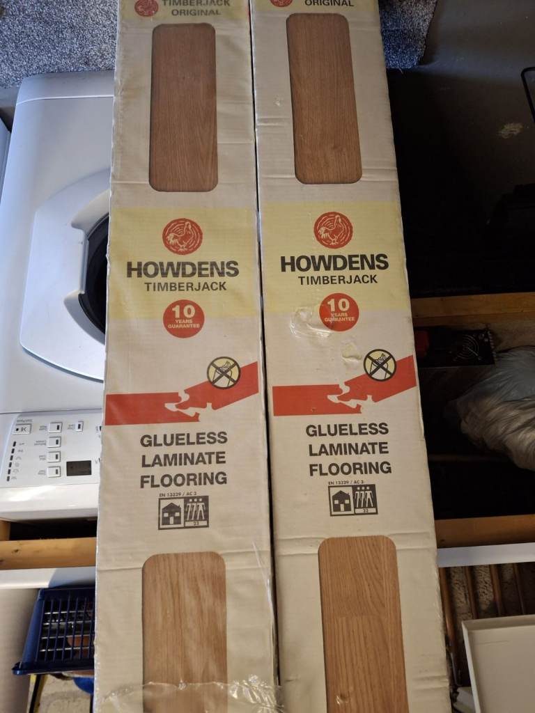 Glueless laminate flooring