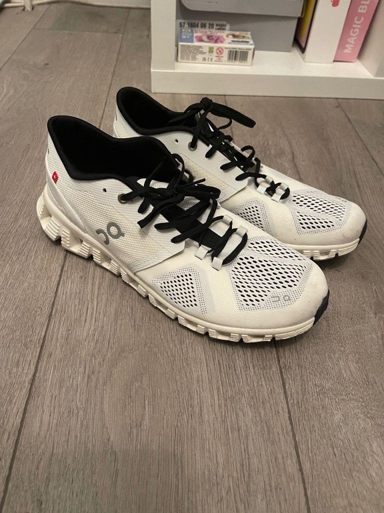 On Cloud X Running Shoes – White, Good Condition