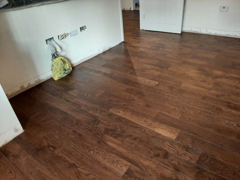 W00D---LAMINATE---CARPET---LVT.