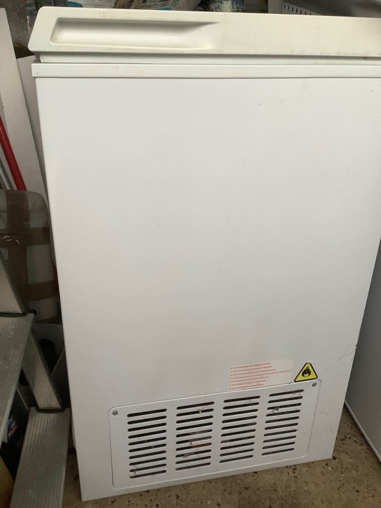 White Chest Freezer – Good Condition, Clean Inside. Free