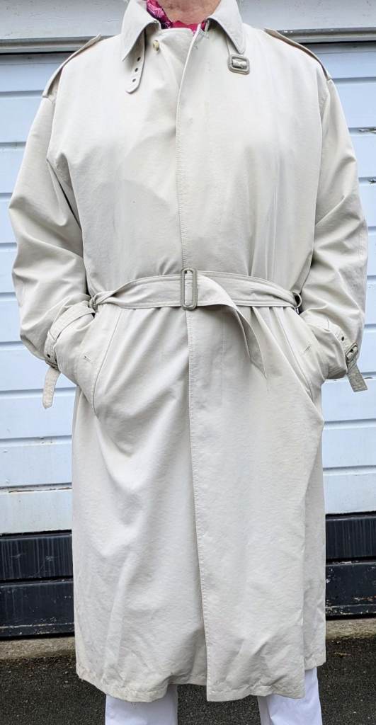 Men's Beige Trench Coat with Belt – Austen Reed quality. Excellent Condition