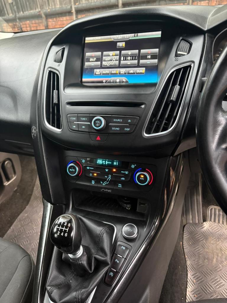 Ford, FOCUS, Hatchback, 2015, Manual, 998 (cc), 5 doors