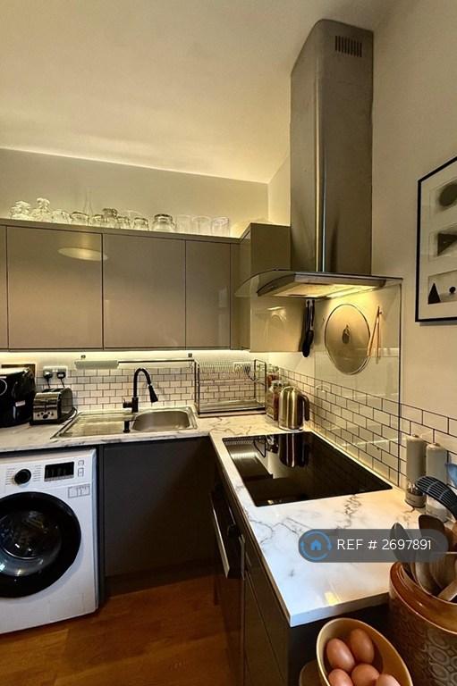 1 bedroom in London, London, SE22 (#2697891)