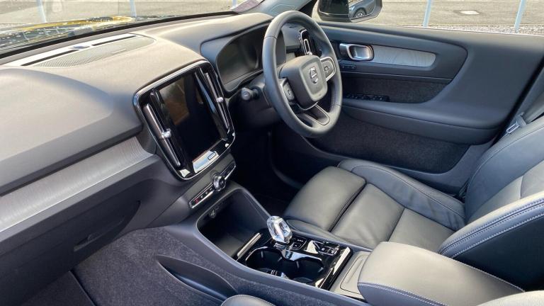 2024 Volvo XC40 2.0 B3 MHEV Ultra Bright SUV 5dr Petrol Hybrid DCT Auto Euro 6 (s/s) (163 p ESTAT...