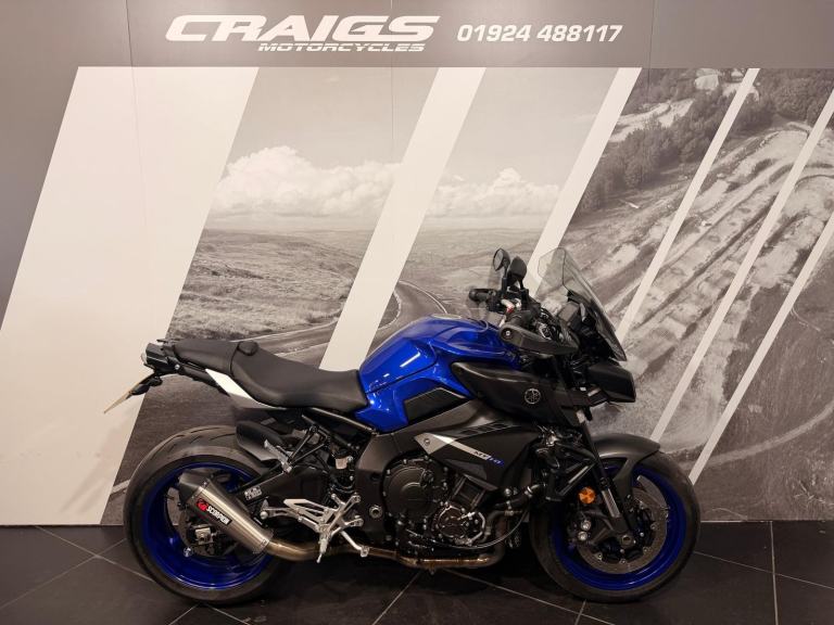 YAMAHA MT-10 NAKED SPORTS BIKE ONLY 4000 MILES IMMACULATE AT CRAIGS MOTORYCLES 