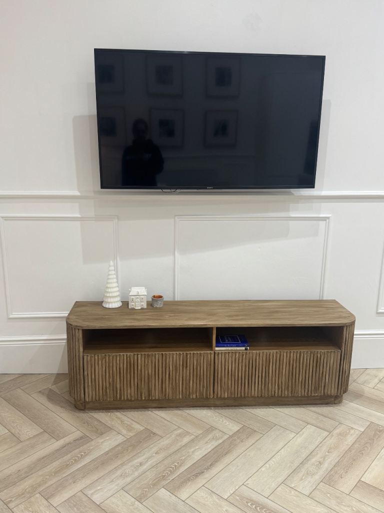 BRAND NEW daals tv unit ordered for £315 last week 